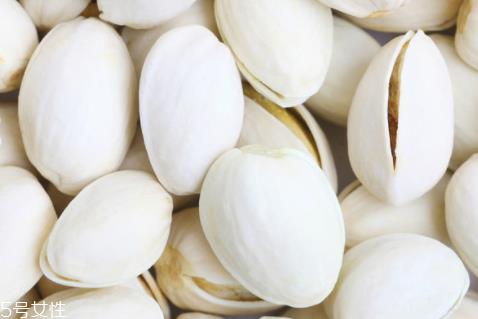 开心果不脆了怎么办 一招让受潮的开心果恢复酥脆 开心果不脆了怎么办 一招让受潮的开心果恢复酥脆