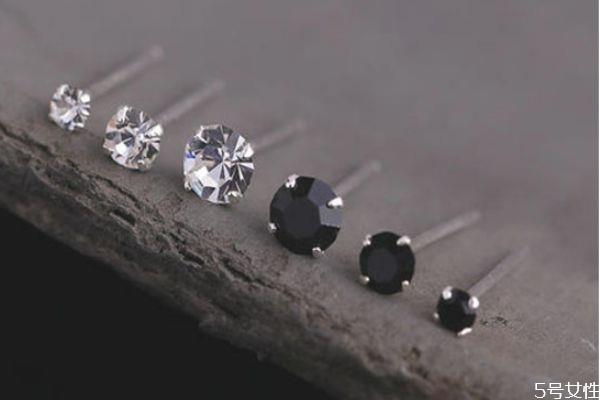钻石耳钉怎么清洗 钻石耳钉的保养方法 钻石耳钉怎么清洗 钻石耳钉的保养方法