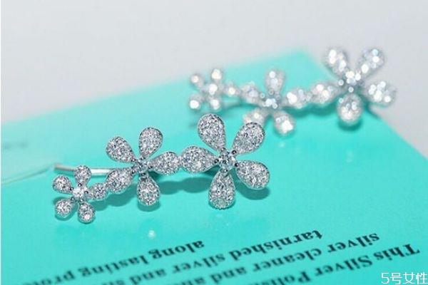 钻石耳钉怎么清洗 钻石耳钉的保养方法 钻石耳钉怎么清洗 钻石耳钉的保养方法