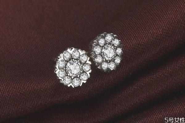 钻石耳钉怎么清洗 钻石耳钉的保养方法 钻石耳钉怎么清洗 钻石耳钉的保养方法