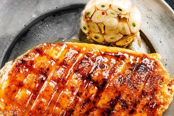 鸡胸肉有激素吗 多多少少会有