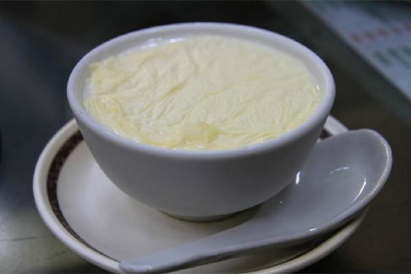 双皮奶和奶冻的区别 双皮奶为什么叫双皮奶 双皮奶和奶冻的区别 双皮奶为什么叫双皮奶