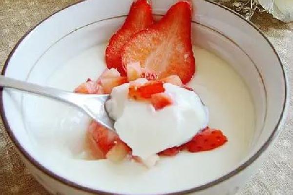 双皮奶和奶冻的区别 双皮奶为什么叫双皮奶 双皮奶和奶冻的区别 双皮奶为什么叫双皮奶