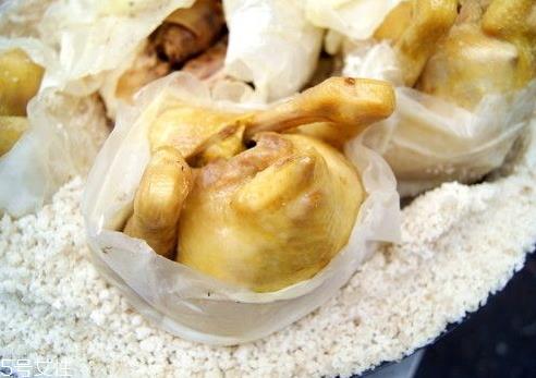 盐焗鸡可以放多久 建议趁新鲜食用 盐焗鸡可以放多久 建议趁新鲜食用