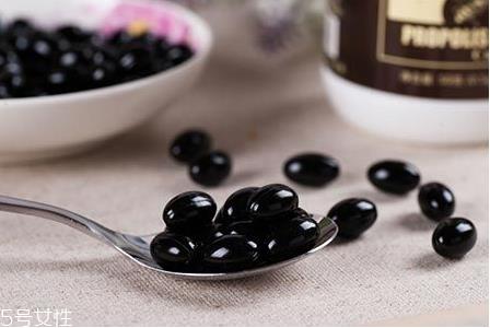 蜂胶什么味道 味微苦涩 蜂胶什么味道 味微苦涩