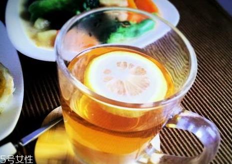 柠檬红茶可以加蜂蜜吗 柠檬红茶什么时候加蜂蜜