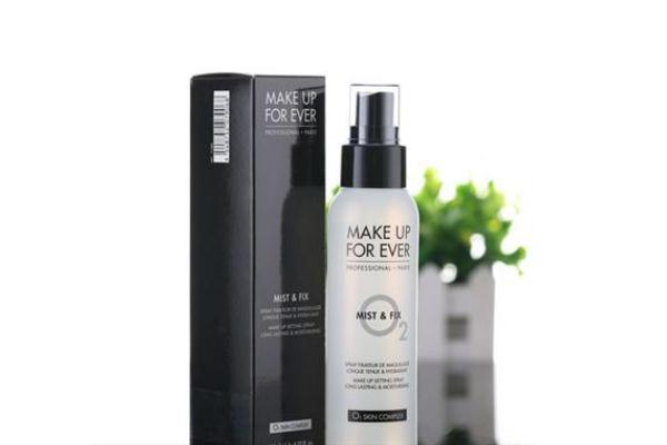 定妆喷雾好还是定妆散粉好用 定妆喷雾用在哪一个步骤 定妆喷雾好还是定妆散粉好用 定妆喷雾用在哪一个步骤