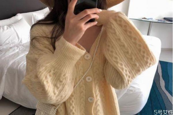 毛衣用洗衣机洗会变形吗 毛衣怎么洗不变形 毛衣用洗衣机洗会变形吗 毛衣怎么洗不变形