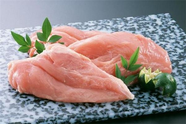 鸡胸肉嘌呤高么 鸡胸肉适合什么人群吃 鸡胸肉嘌呤高么 鸡胸肉适合什么人群吃