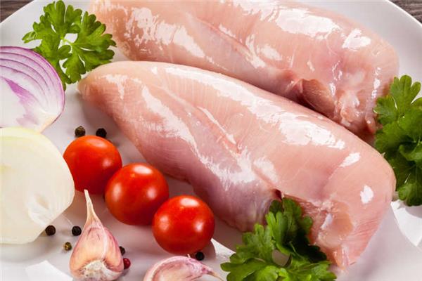 鸡胸肉嘌呤高么 鸡胸肉适合什么人群吃 鸡胸肉嘌呤高么 鸡胸肉适合什么人群吃