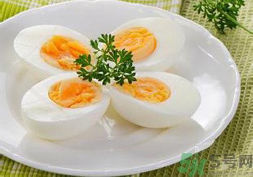煮熟的鸡蛋隔夜可以吃吗？吃了隔夜的熟鸡蛋有什么危害？