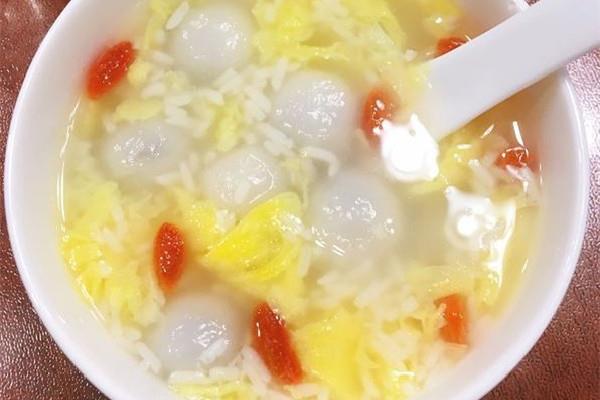 米酒汤圆是冷水下锅还是热水下锅 米酒汤圆用多少米酒