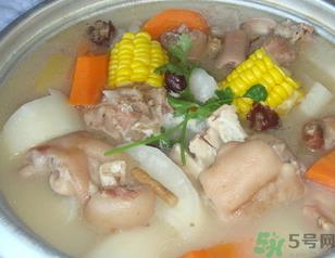 煲汤可以放酱油吗?煲汤能放酱油吗? 煲汤可以放酱油吗?煲汤能放酱油吗?