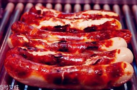 烤箱烤香肠的温度和时间 烤箱烤香肠注意事项