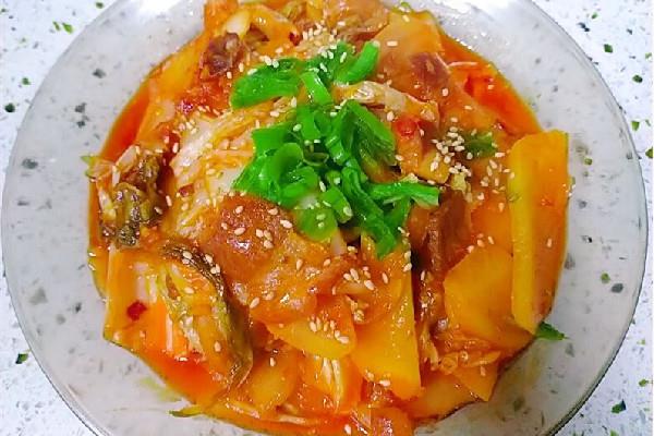 辣白菜有酒精味还能吃吗 辣白菜变质是什么样子 辣白菜有酒精味还能吃吗 辣白菜变质是什么样子