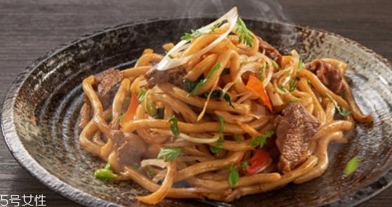 车仔面和乌冬面的区别 车仔面和乌冬面的区别