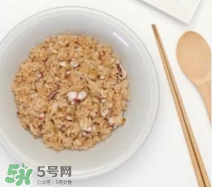 黄油鱿鱼炒饭怎么做?黄油鱿鱼炒饭的做法 黄油鱿鱼炒饭怎么做?黄油鱿鱼炒饭的做法