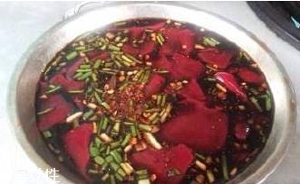 鸡血的好处 鸡血吃多了有什么好处? 鸡血的好处 鸡血吃多了有什么好处?