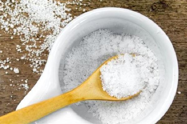 淡盐水要放多少盐 淡盐水放一晚上能喝吗 淡盐水要放多少盐 淡盐水放一晚上能喝吗