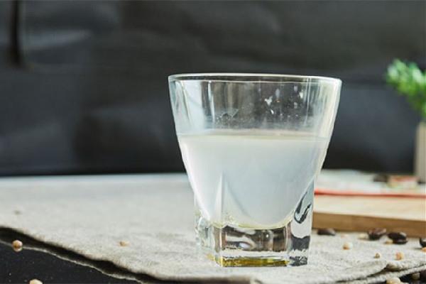 淡盐水要放多少盐 淡盐水放一晚上能喝吗 淡盐水要放多少盐 淡盐水放一晚上能喝吗