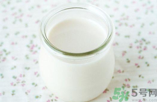 吃皮蛋可以喝牛奶吗?皮蛋能和牛奶一起吃吗? 吃皮蛋可以喝牛奶吗?皮蛋能和牛奶一起吃吗?