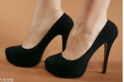 ​孕妇穿高跟鞋有什么危害呢 高跟鞋不适合怎么人群穿呢