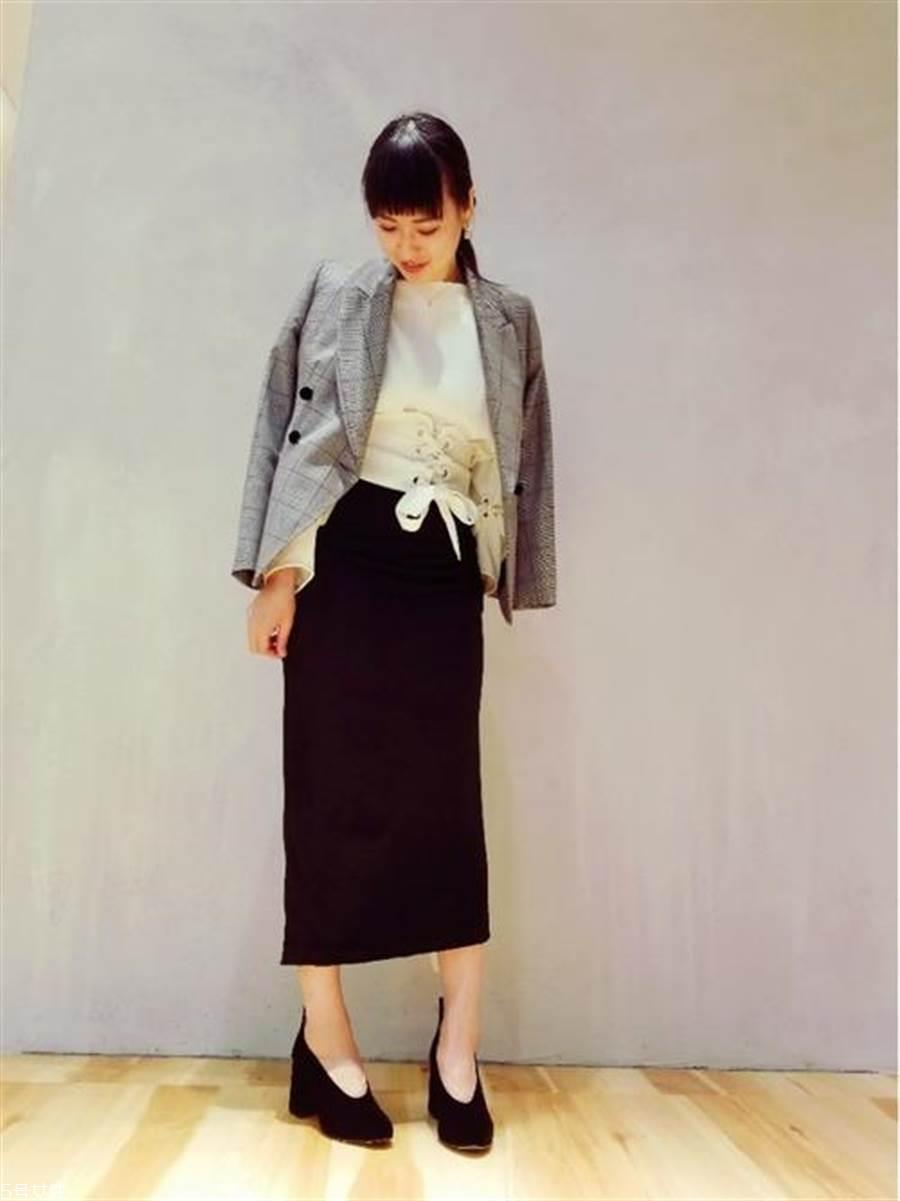 格纹西装配什么裤子 5种搭配塑造英伦气质 格纹西装配什么裤子 5种搭配塑造英伦气质