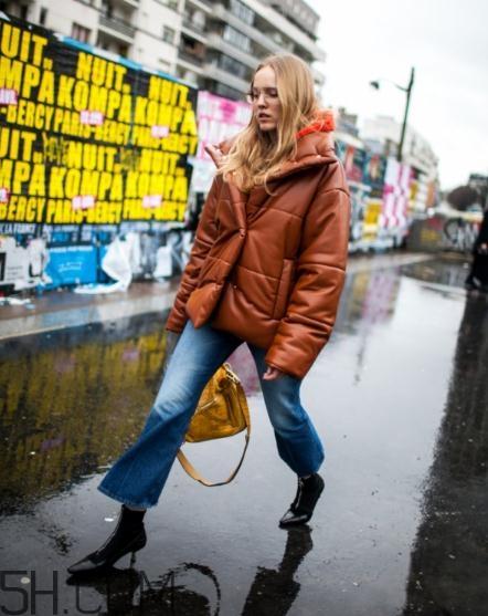 牛仔阔腿裤冬天怎么搭配?冬天牛仔阔腿裤搭配图 牛仔阔腿裤冬天怎么搭配?冬天牛仔阔腿裤搭配图