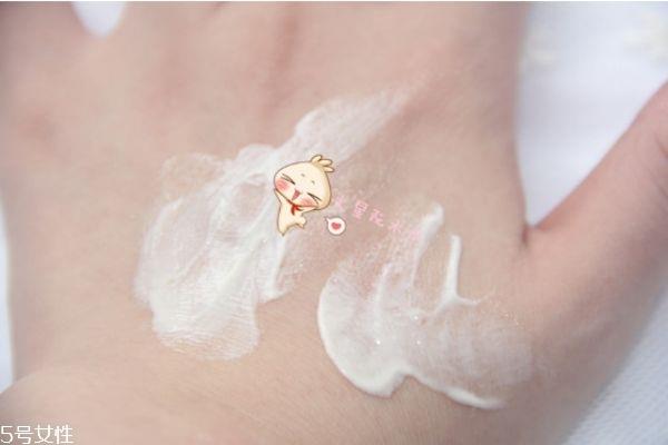 盼丽风姿眼霜适合什么年龄 盼丽风姿眼霜真假 盼丽风姿眼霜适合什么年龄 盼丽风姿眼霜真假