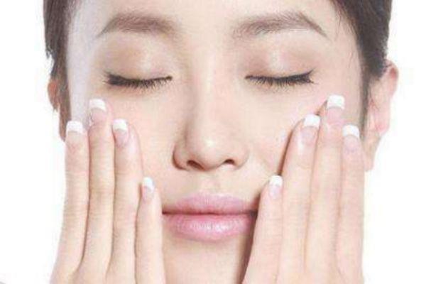 熬夜起痘痘能挤吗 熬夜痘痘去除方法 熬夜起痘痘能挤吗 熬夜痘痘去除方法