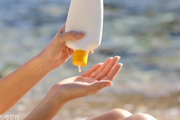 涂防晒后长痘怎么办 涂防晒后如何预防长痘 涂防晒后长痘怎么办 涂防晒后如何预防长痘