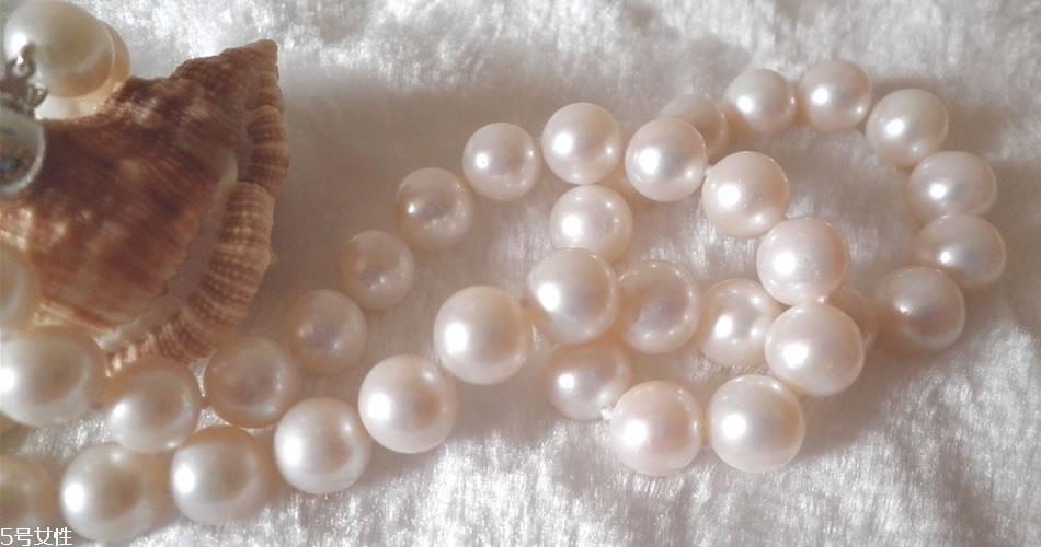 珍珠适合什么人戴 谁说珍珠首饰是妈妈级的饰品 珍珠适合什么人戴 谁说珍珠首饰是妈妈级的饰品