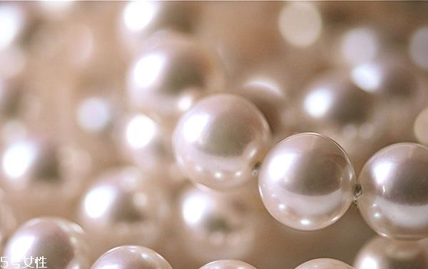 珍珠适合什么人戴 谁说珍珠首饰是妈妈级的饰品 珍珠适合什么人戴 谁说珍珠首饰是妈妈级的饰品