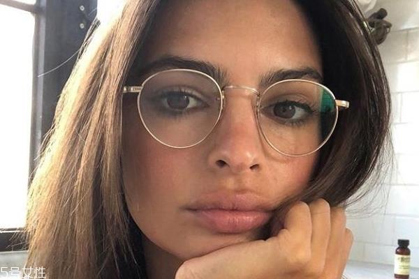 女生高度近视怎么化妆 眼睛不缩小6tips 女生高度近视怎么化妆 眼睛不缩小6tips