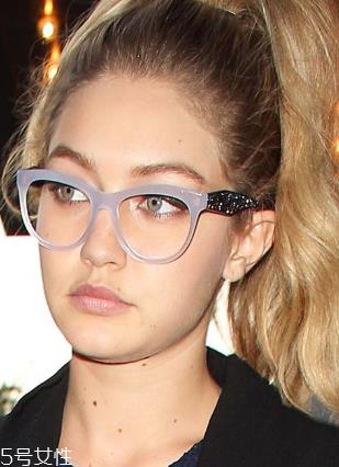 女生高度近视怎么化妆 眼睛不缩小6tips 女生高度近视怎么化妆 眼睛不缩小6tips