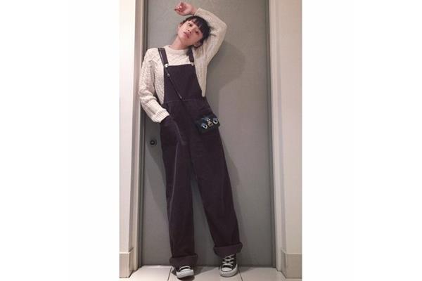 灯芯绒背带裤如何搭配 灯芯绒背带裤搭配图片 灯芯绒背带裤如何搭配 灯芯绒背带裤搭配图片