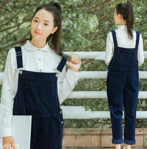 灯芯绒背带裤如何搭配 灯芯绒背带裤搭配图片 灯芯绒背带裤如何搭配 灯芯绒背带裤搭配图片