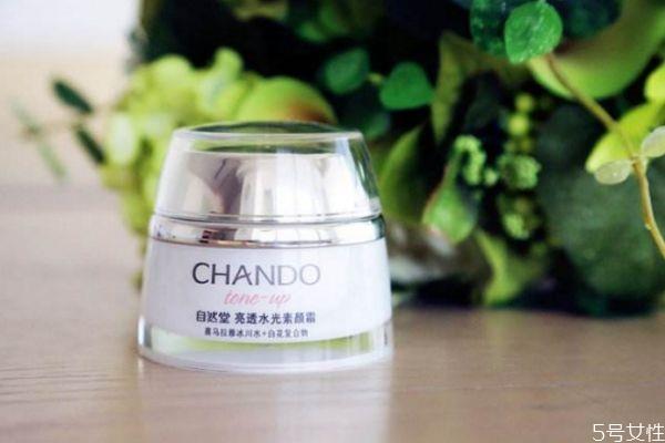 素颜霜和粉底哪个伤皮肤 素颜霜和粉底的区别 素颜霜和粉底哪个伤皮肤 素颜霜和粉底的区别