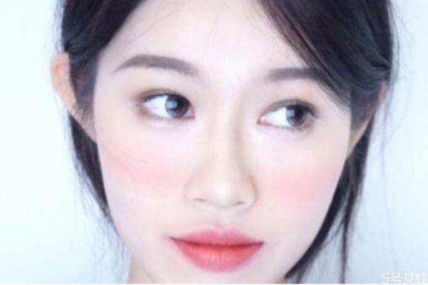 怎么避免腮红打多 腮红打多了怎样补救 怎么避免腮红打多 腮红打多了怎样补救