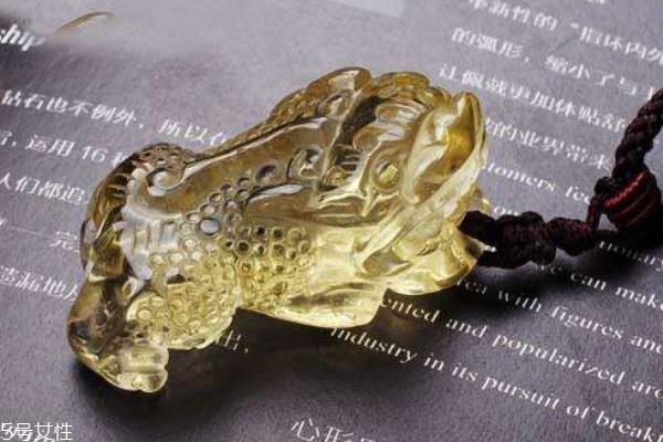 黄水晶貔貅怎么开光 这样更有灵性 黄水晶貔貅怎么开光 这样更有灵性