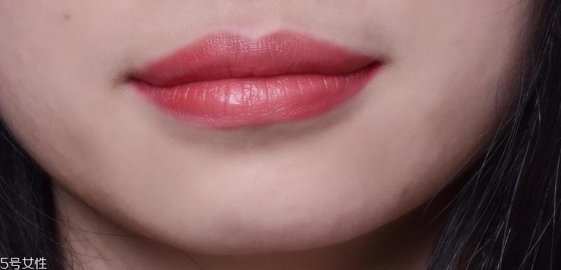 厚嘴唇怎么画出小清新唇妆 厚嘴唇画唇妆的技巧 厚嘴唇怎么画出小清新唇妆 厚嘴唇画唇妆的技巧