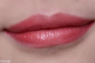 ​厚嘴唇怎么画出小清新唇妆 厚嘴唇画唇妆的技巧