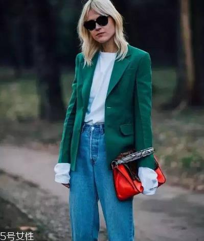 白色t恤搭配什么外套?白色t恤搭配外套图片 白色t恤搭配什么外套?白色t恤搭配外套图片