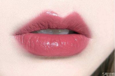 ​唇纹太多怎么涂口红 涂口红会卡唇纹怎么办