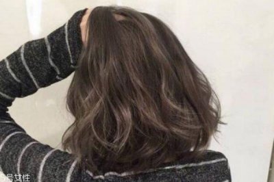 ​夏天怎么保养头发 夏季晒太阳对于头发有危害吗