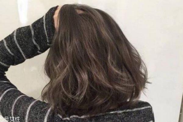 夏天怎么保养头发 夏季晒太阳对于头发有危害吗 夏天怎么保养头发 夏季晒太阳对于头发有危害吗