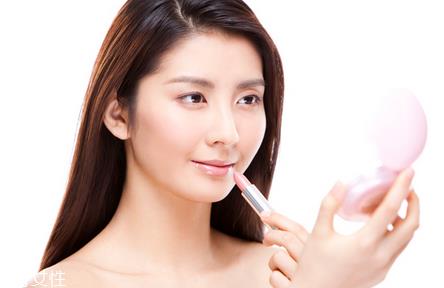 怎样让睫毛变长变翘?下眼线还可以画出来 怎样让睫毛变长变翘?下眼线还可以画出来