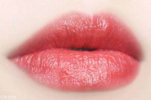 珊瑚红适合黄皮肤吗 珊瑚红口红适合什么人 珊瑚红适合黄皮肤吗 珊瑚红口红适合什么人