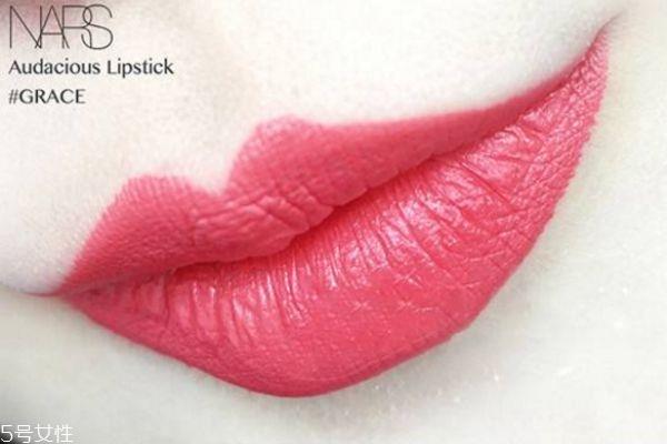 珊瑚红适合黄皮肤吗 珊瑚红口红适合什么人 珊瑚红适合黄皮肤吗 珊瑚红口红适合什么人