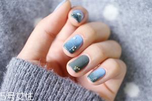 美甲渐变色的做法图解 渐变美甲怎么做教程图片 美甲渐变色的做法图解 渐变美甲怎么做教程图片